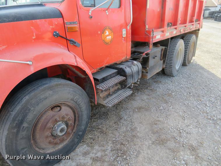 image for item DC0820 1993 International 4900 dump truck