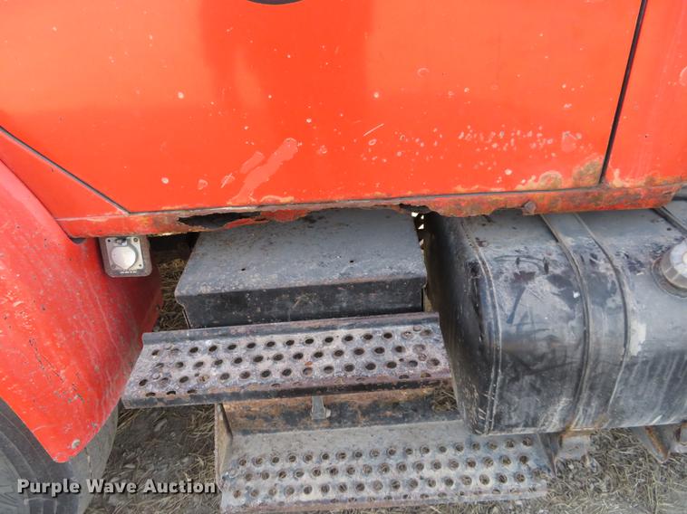 image for item DC0820 1993 International 4900 dump truck