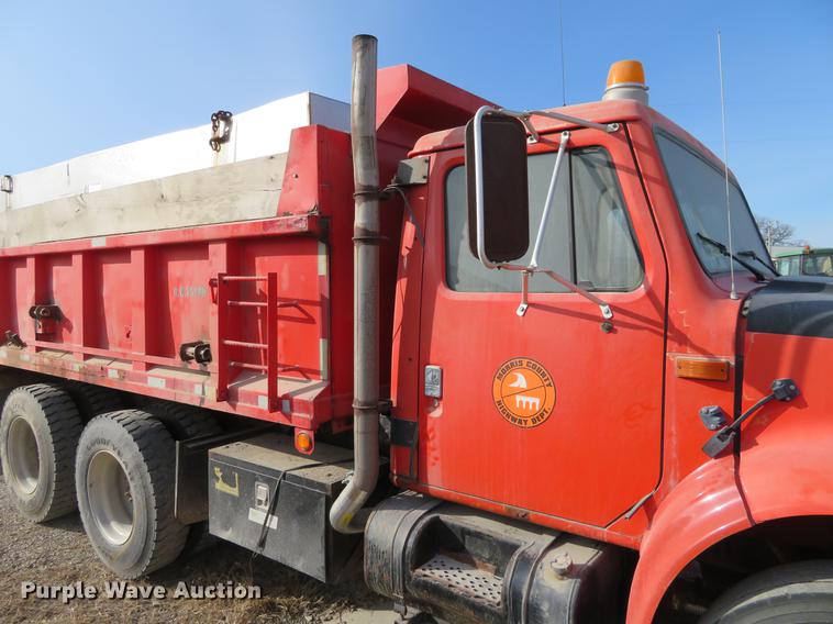 image for item DC0820 1993 International 4900 dump truck