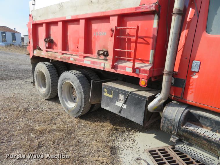 image for item DC0820 1993 International 4900 dump truck