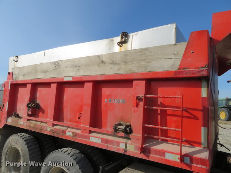 image for item DC0820 1993 International 4900 dump truck