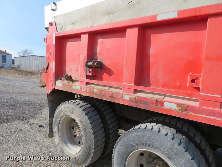 image for item DC0820 1993 International 4900 dump truck