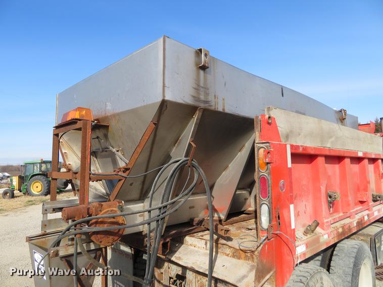 image for item DC0820 1993 International 4900 dump truck