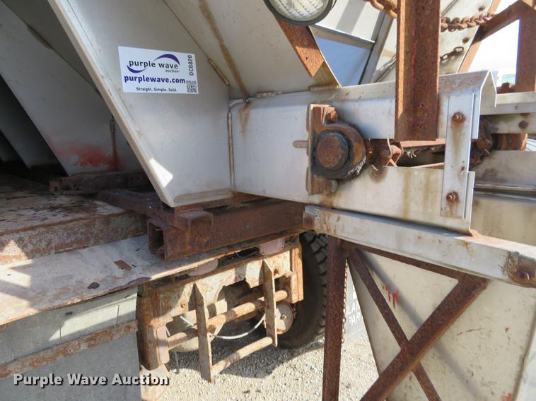 image for item DC0820 1993 International 4900 dump truck