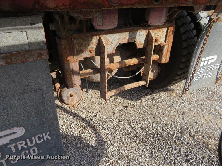 image for item DC0820 1993 International 4900 dump truck