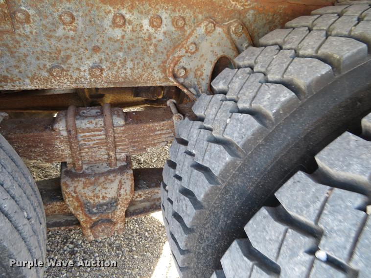 image for item DC0820 1993 International 4900 dump truck