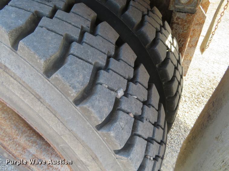 image for item DC0820 1993 International 4900 dump truck