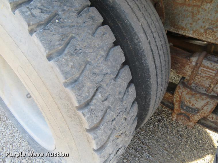 image for item DC0820 1993 International 4900 dump truck