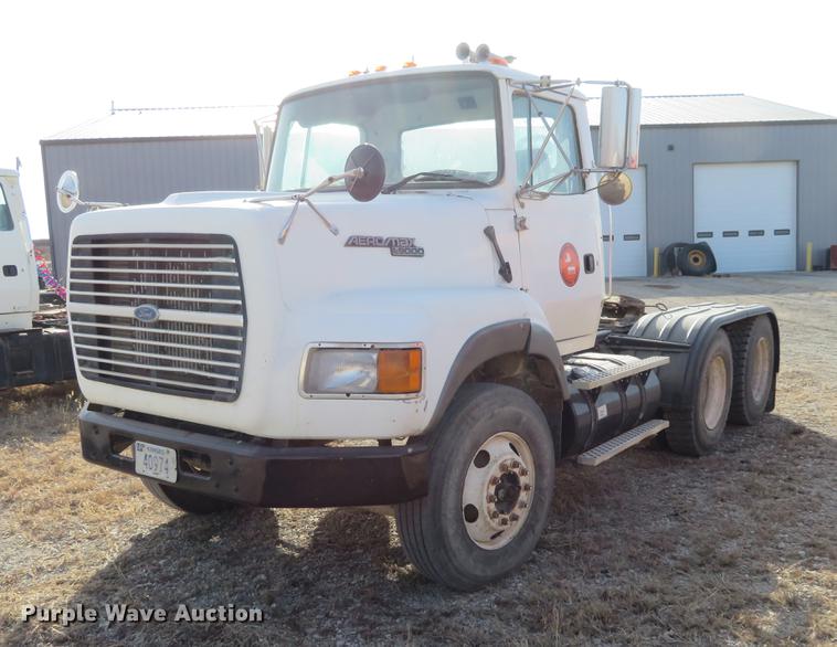 image for item DC0821 Ford Aeromax L9000 semi truck