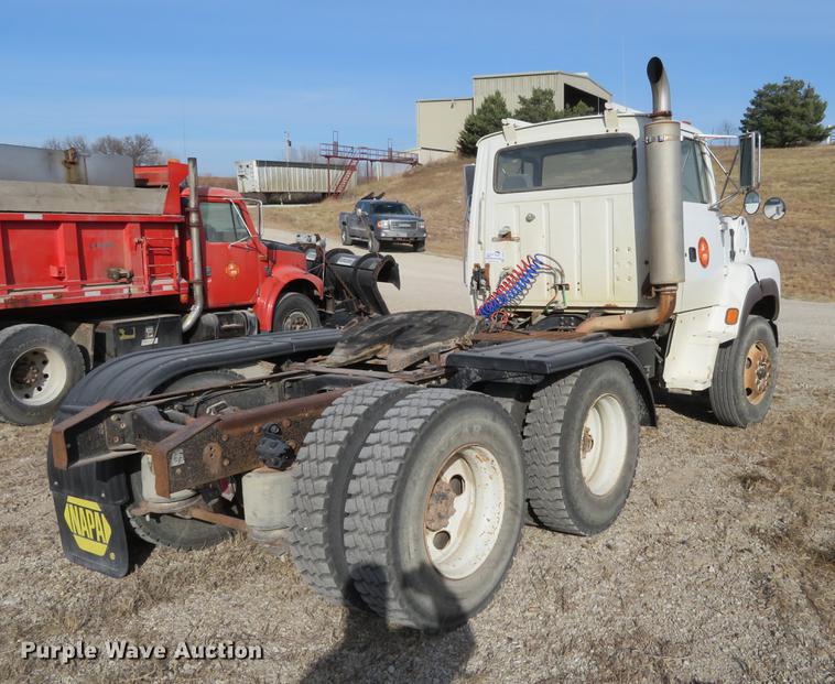 image for item DC0821 Ford Aeromax L9000 semi truck