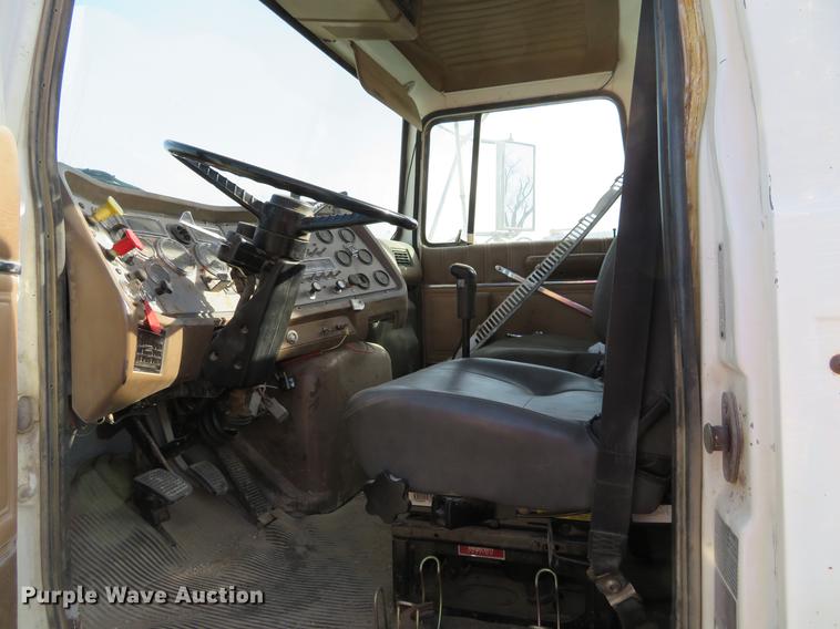 image for item DC0821 Ford Aeromax L9000 semi truck