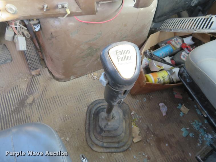 image for item DC0821 Ford Aeromax L9000 semi truck