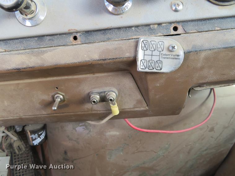 image for item DC0821 Ford Aeromax L9000 semi truck