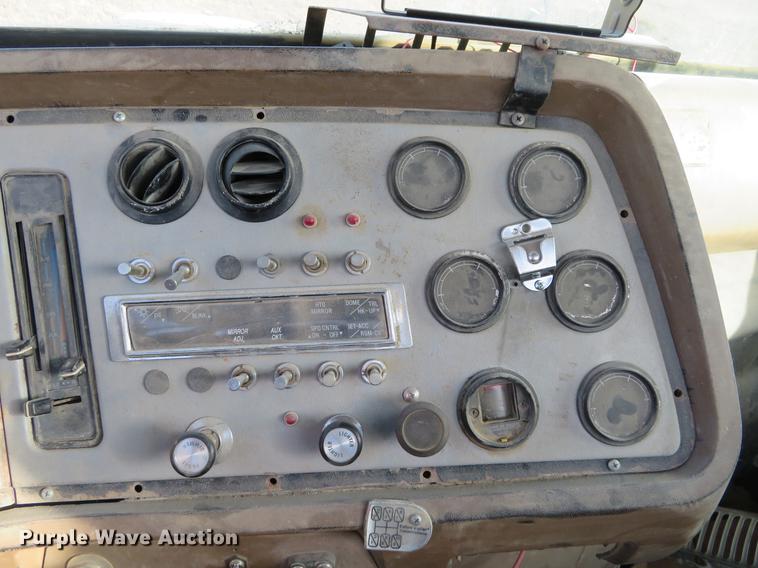 image for item DC0821 Ford Aeromax L9000 semi truck