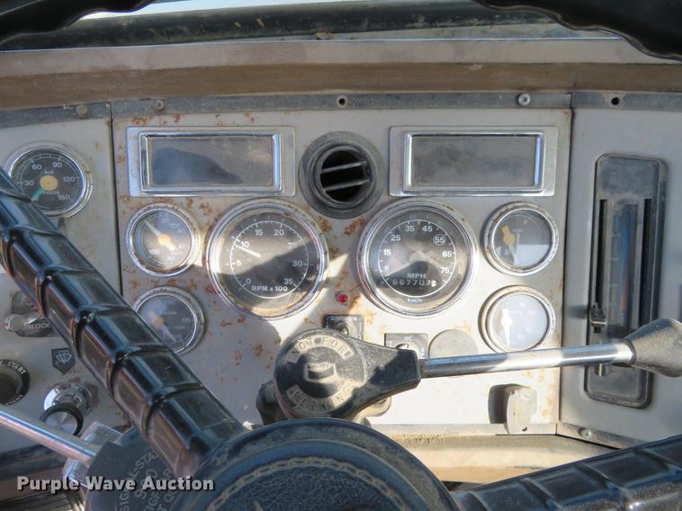 image for item DC0821 Ford Aeromax L9000 semi truck