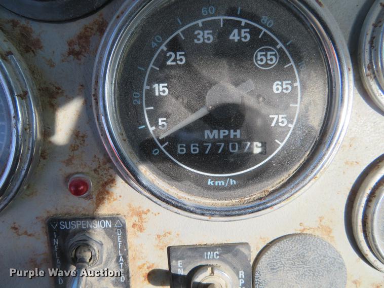 image for item DC0821 Ford Aeromax L9000 semi truck