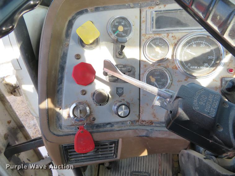 image for item DC0821 Ford Aeromax L9000 semi truck