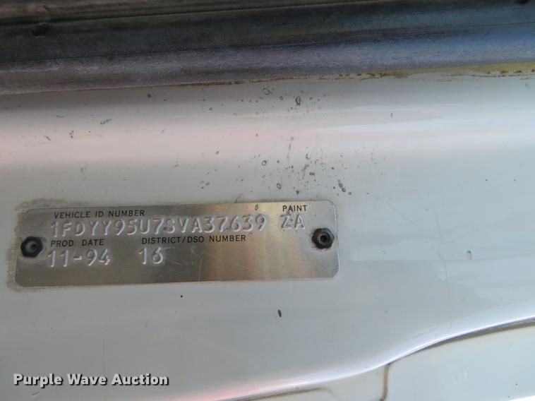 image for item DC0821 Ford Aeromax L9000 semi truck