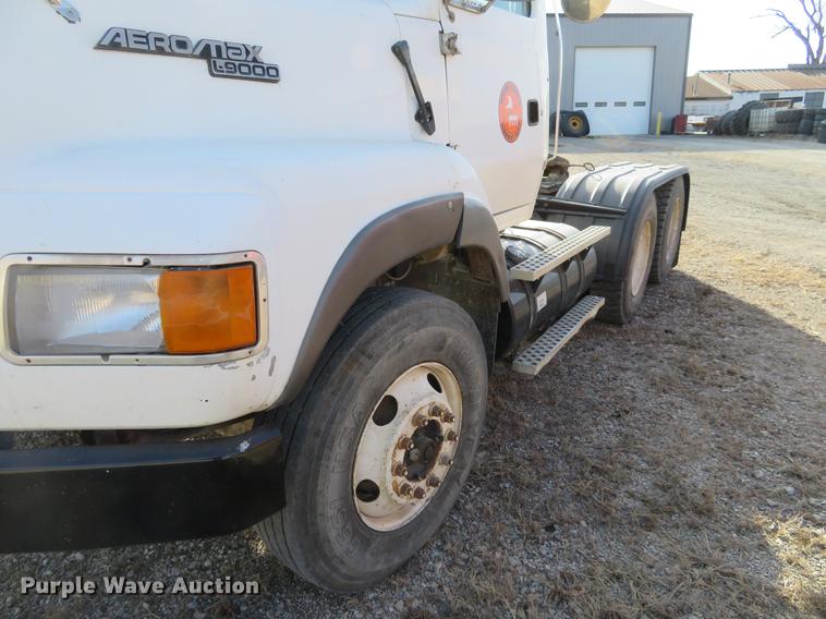 image for item DC0821 Ford Aeromax L9000 semi truck