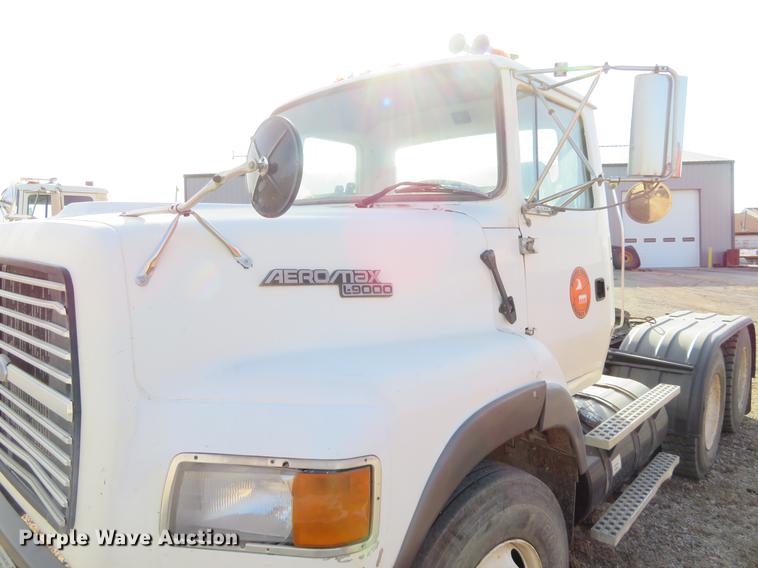 image for item DC0821 Ford Aeromax L9000 semi truck