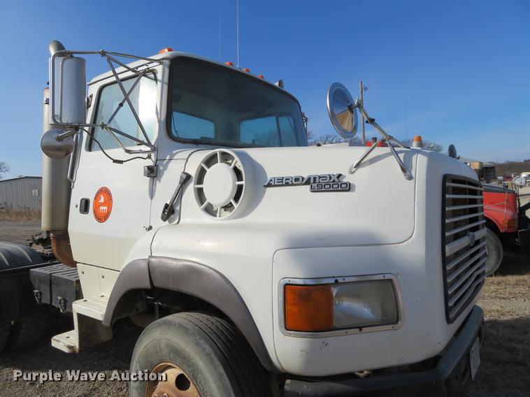 image for item DC0821 Ford Aeromax L9000 semi truck