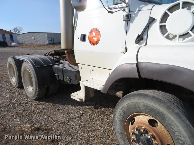 image for item DC0821 Ford Aeromax L9000 semi truck