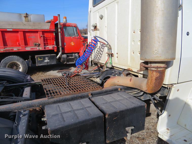 image for item DC0821 Ford Aeromax L9000 semi truck