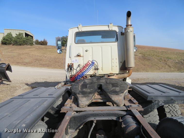 image for item DC0821 Ford Aeromax L9000 semi truck