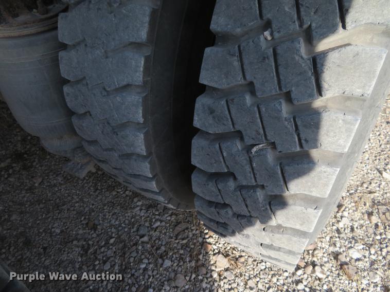 image for item DC0821 Ford Aeromax L9000 semi truck