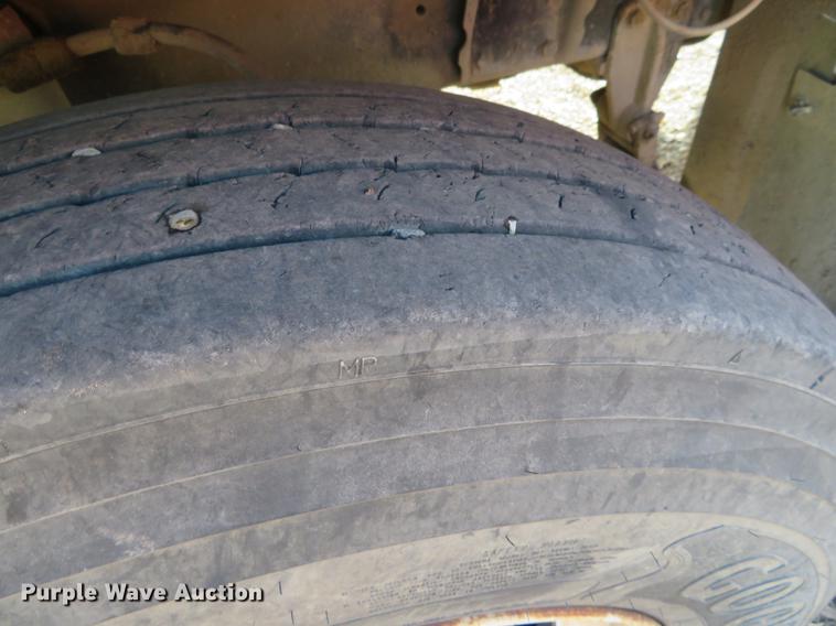 image for item DC0821 Ford Aeromax L9000 semi truck