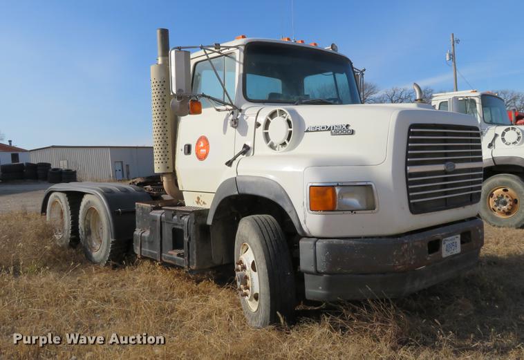 image for item DC0822 1994 Ford Aero Max L9000 semi truck