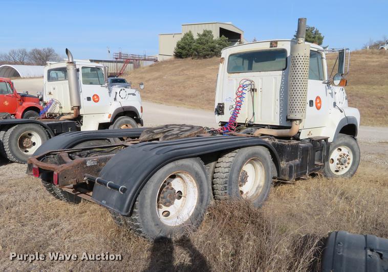image for item DC0822 1994 Ford Aero Max L9000 semi truck