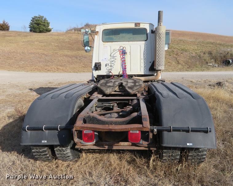 image for item DC0822 1994 Ford Aero Max L9000 semi truck