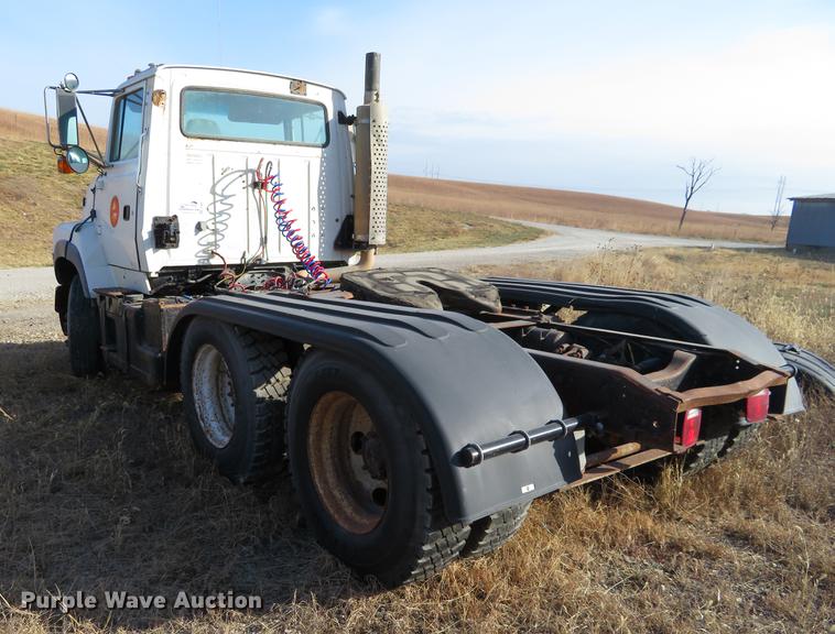 image for item DC0822 1994 Ford Aero Max L9000 semi truck