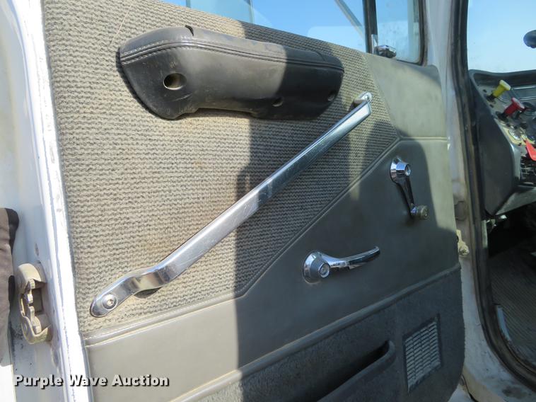 image for item DC0822 1994 Ford Aero Max L9000 semi truck