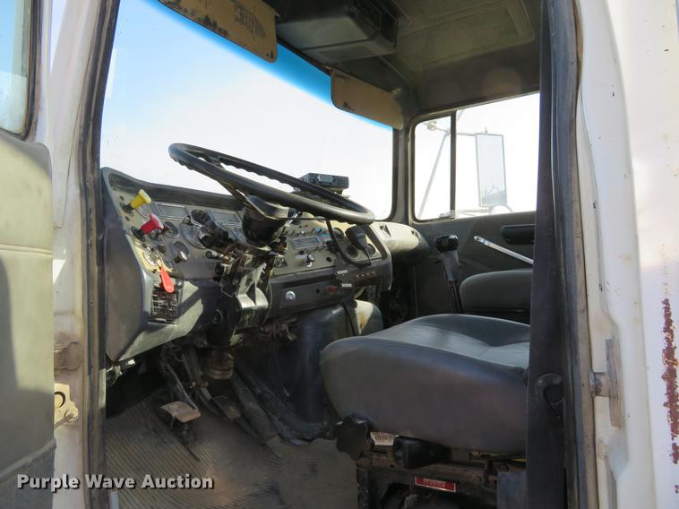 image for item DC0822 1994 Ford Aero Max L9000 semi truck