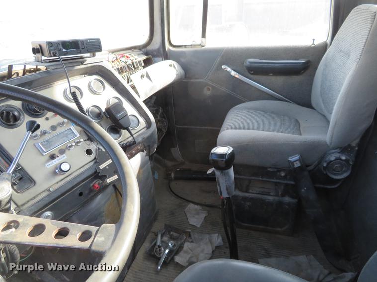 image for item DC0822 1994 Ford Aero Max L9000 semi truck