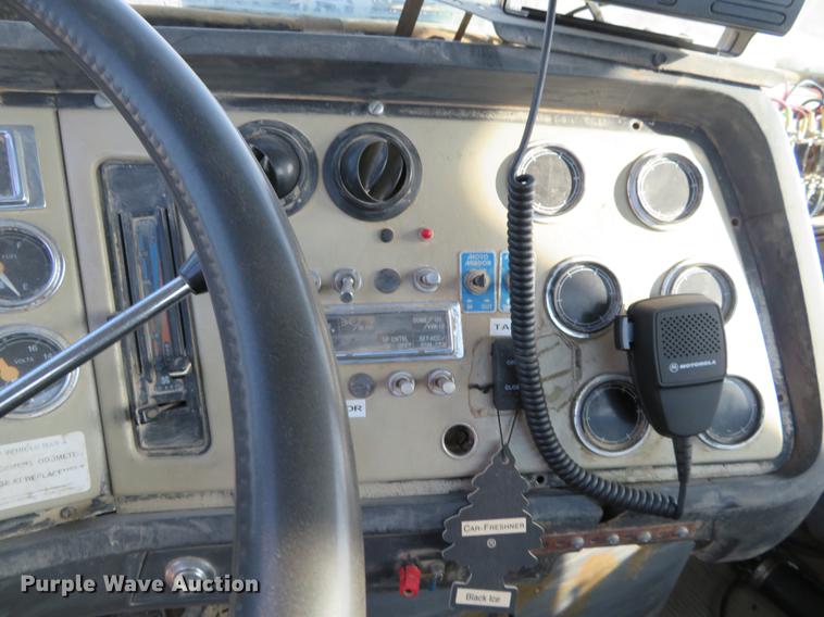 image for item DC0822 1994 Ford Aero Max L9000 semi truck