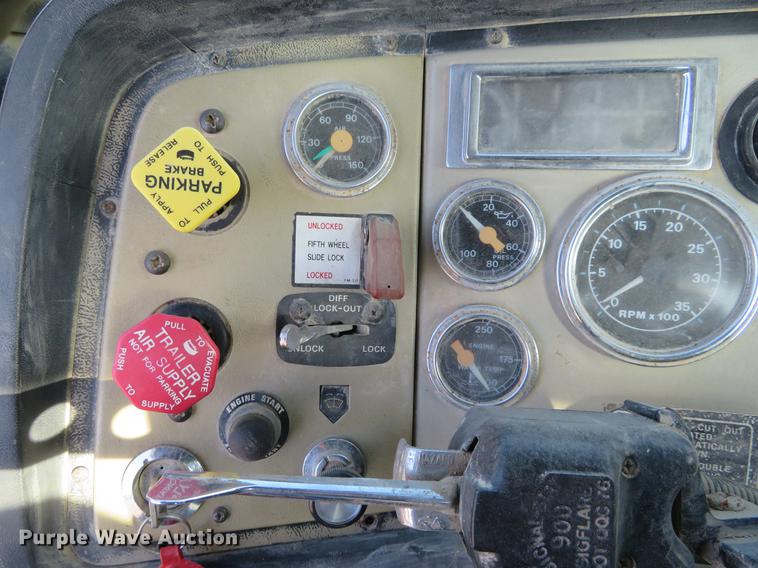 image for item DC0822 1994 Ford Aero Max L9000 semi truck