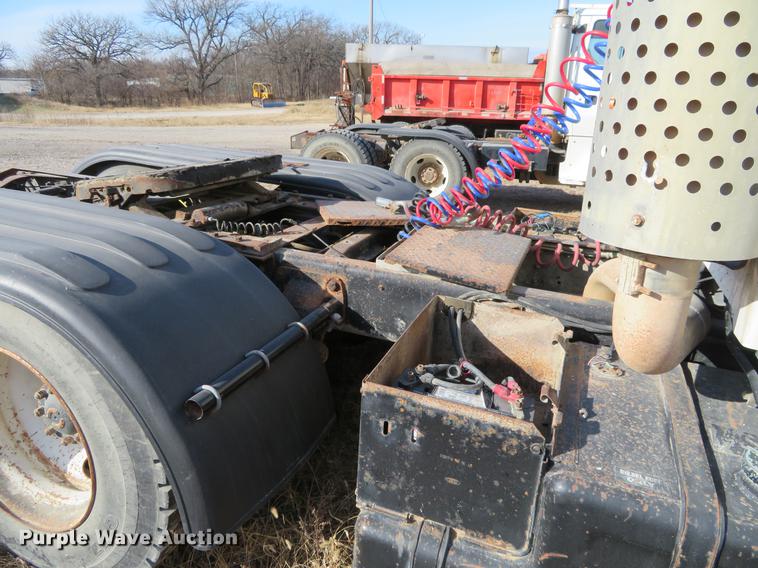 image for item DC0822 1994 Ford Aero Max L9000 semi truck