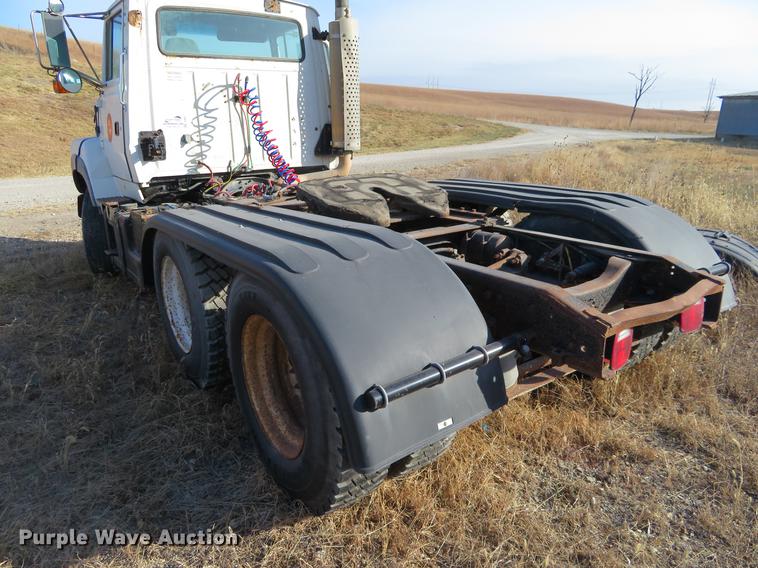 image for item DC0822 1994 Ford Aero Max L9000 semi truck