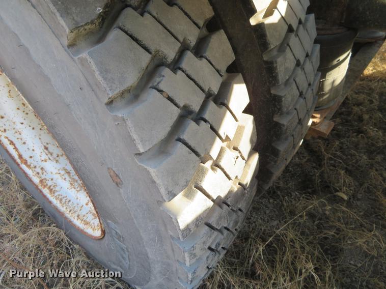 image for item DC0822 1994 Ford Aero Max L9000 semi truck