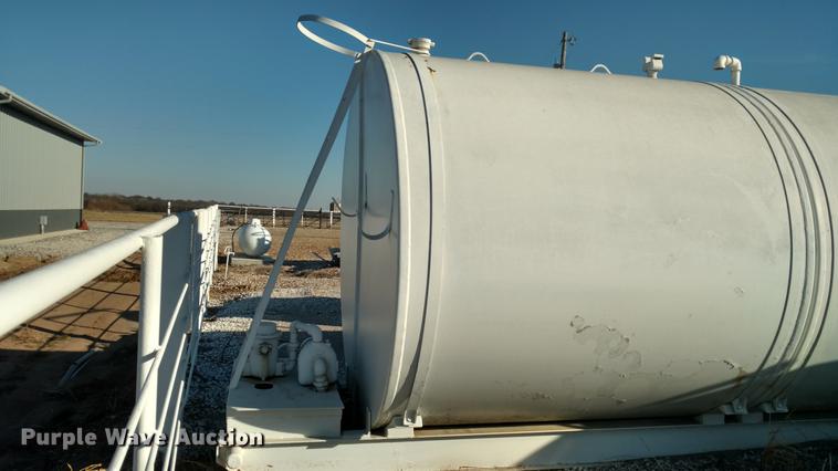 image for item DC0834 (2) diesel fuel tanks