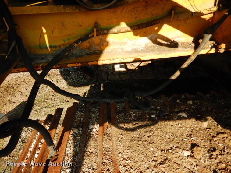 image for item DC5993 2002 Kobelco SK330LC-6E excavator