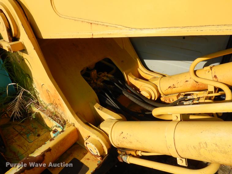 image for item DC5993 2002 Kobelco SK330LC-6E excavator