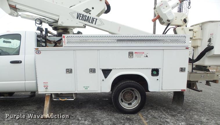 image for item DC7450 2010 Dodge Ram 5500 bucket truck