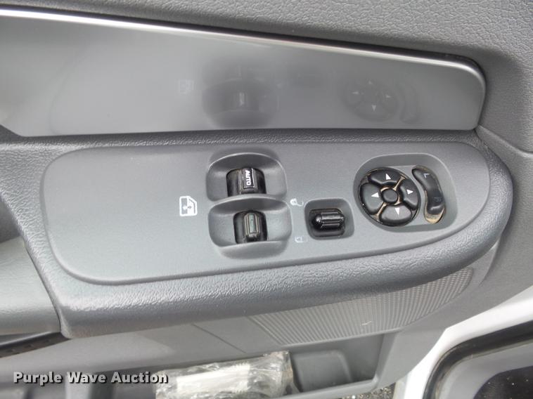 image for item DC7450 2010 Dodge Ram 5500 bucket truck