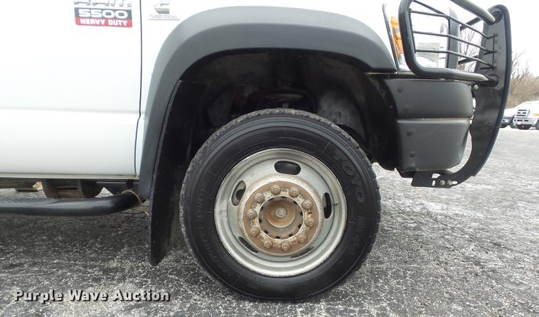 image for item DC7450 2010 Dodge Ram 5500 bucket truck