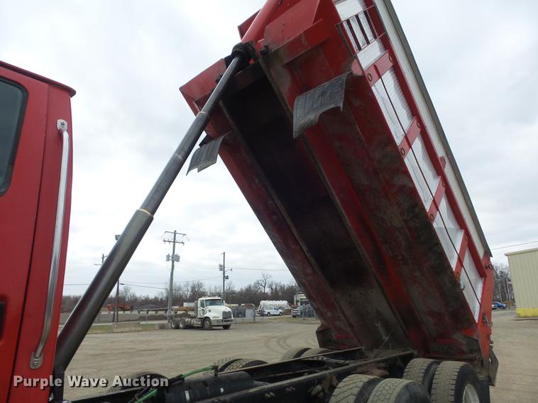image for item DC7468 2002 Sterling LT8500 dump truck