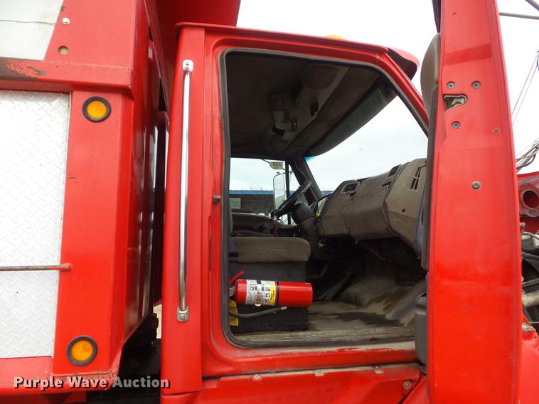 image for item DC7468 2002 Sterling LT8500 dump truck